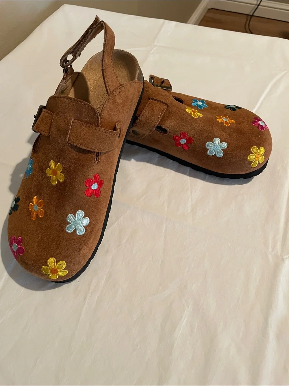 White Mountain Footbeds Kids Brown Suede Floral Embroidered Sandals